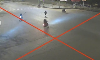 Khởi tố nhóm đối tượng mang dao kiếm hỗn chiến trên đường phố