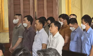 Các bị cáo tại phiên tòa.