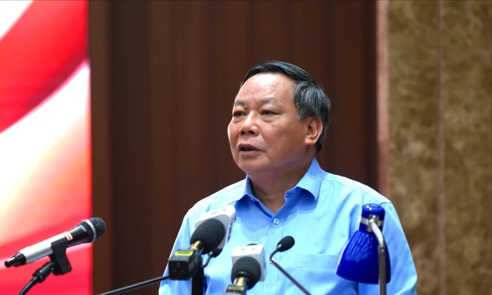 'Mọi suy nghĩ, hành động đều hướng tới mục tiêu cao nhất là hạnh phúc của nhân dân'