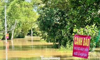 Người dân Trung Giã: '48 năm tôi mới thấy ngập khủng khiếp như này'