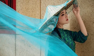 Từ cô bé làm thêm quán cà phê đến người mẫu ảnh đầy bản lĩnh