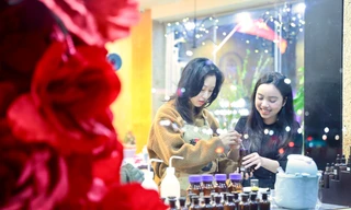 Giới trẻ Hà Nội rộ mốt tự pha chế nước hoa độc bản