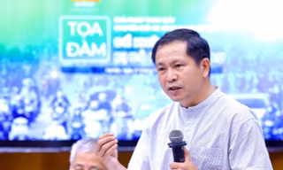 Tận dụng hệ thống cây xăng để làm điểm sạc hoặc đổi pin cho xe điện