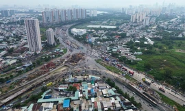 Vì sao cuối năm, TPHCM vẫn dày đặc rào chắn và công trình đào đường?