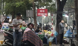 Hàng rong, chợ cóc đe dọa an toàn giao thông khu công nghiệp ở Phú Thọ 