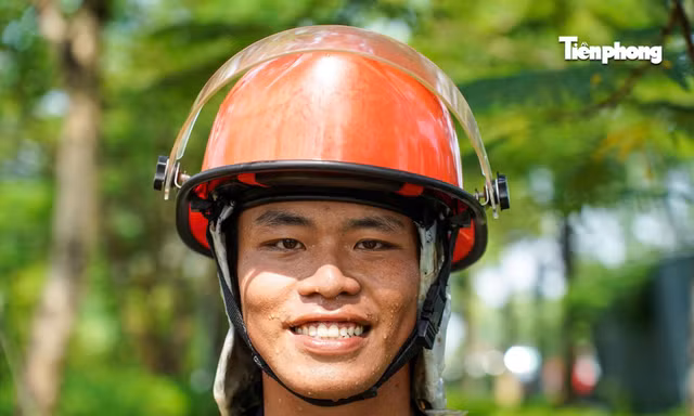 Vệt nắng hằn trên thao trường 'đỏ lửa' tập luyện A80