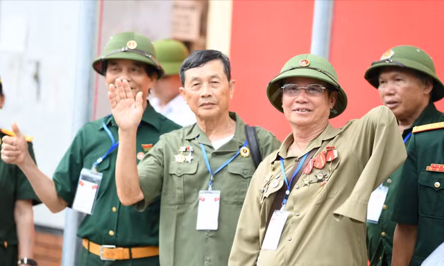 Xúc động hình ảnh, nụ cười cựu chiến binh chờ xem sơ duyệt A80