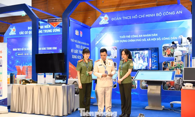 Trải nghiệm bắn súng, tháo lắp vũ khí và robot tuần tra thông minh tại Đại hội Đoàn XIII