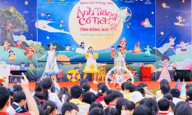 Lồng đèn thắp sáng ước mơ, gieo yêu thương đến thiếu nhi Đông Nam Bộ