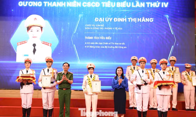 Tuyên dương 19 Gương Thanh niên Cảnh sát cơ động tiêu biểu