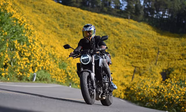 Người trẻ và kỳ nghỉ trên những cung đường 