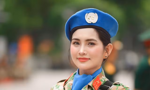Nữ trung úy nhà 3 đời tham gia diễu binh 