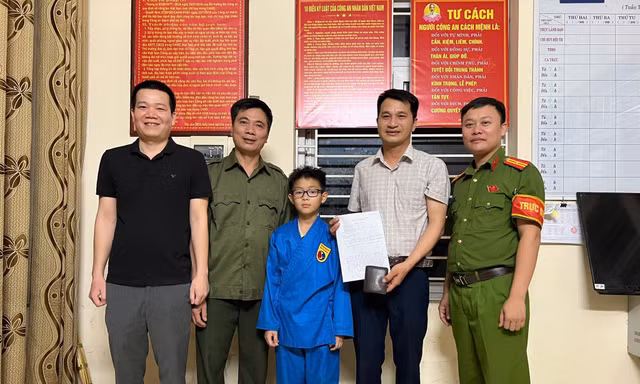 Học sinh lớp 6 nhặt được sổ tiết kiệm 50 triệu đồng, trả lại người mất