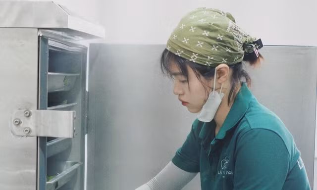 Góc khuất sau những phiên livestream triệu view 