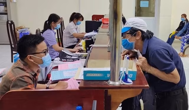 Xin nghỉ hưu trước tuổi, bất ngờ được bổ nhiệm chức mới