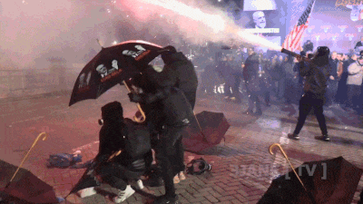 Người biểu tình ném bom xăng văn phòng Thủ tướng Albania