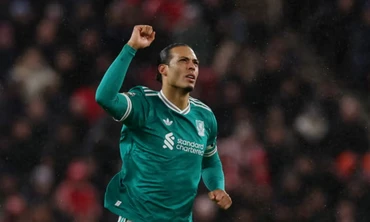 HIGHLIGHTS: Van Dijk toả sáng, Liverpool chỉ còn cách MU 3 điểm 