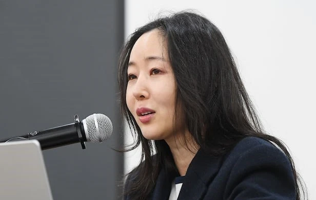 Bước đi chiến lược từ bỏ 25,6 tỷ won của Min Hee Jin