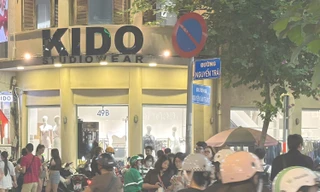 TP.HCM ngày giáp Tết: Local brand "vào mùa", người trẻ rủ nhau săn đồ mới