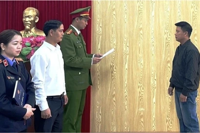 Sản xuất 12.000 chai giấm ăn giả bằng công thức ‘axit axetic công nghiệp pha nước lã’