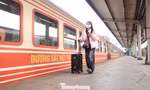Nhiều người thích đi tàu để 'sống chậm' trong ngày cuối năm 