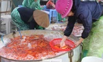Cá chép tiễn ông Công ông Táo: Giá giảm mạnh, chợ vắng tanh