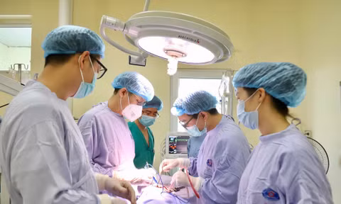 Cắt khối u phổi chiếm gần hết lồng ngực vì bỏ lỡ thời điểm vàng phát hiện bệnh