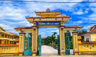 Cổng Trường THPT Lê Trực.