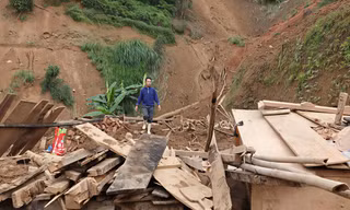 Nhiều hộ dân ở xã Lao Chải (Lào Cai) bị sập nhà, thiệt hại toàn bộ tài sản sau mưa lũ.