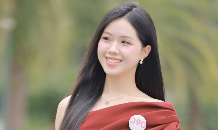 Từng đắn đo vì cao 1,65 m, nữ sinh Ngoại thương quyết chinh phục vương miện Hoa hậu Việt Nam