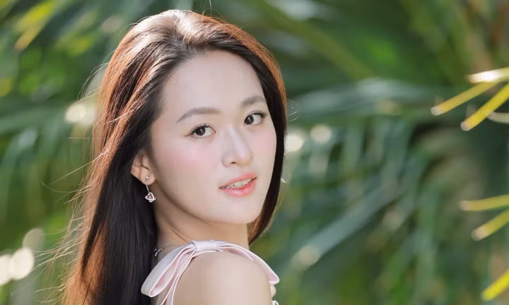 Đi thi Hoa hậu Việt Nam vẫn thức đến 2h sáng học bài