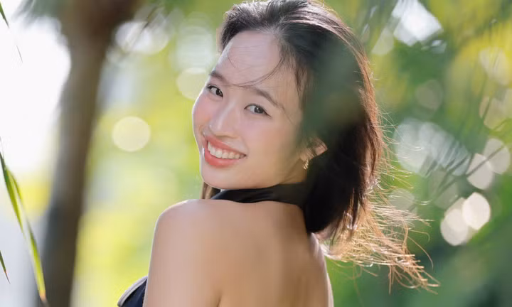 Nữ sinh IELTS 8.0, cô gái được yêu thích nhất diện áo nhật bình ở đền Kiếp Bạc