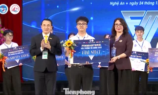 Nam sinh Trường Đại học Tôn Đức Thắng giành quán quân cuộc thi Đấu trường Tài chính 2025