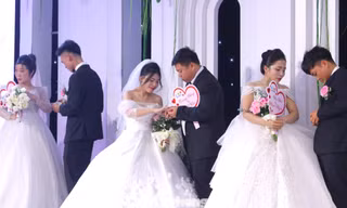 Cô dâu chú rể được tặng nhẫn vàng tại Lễ cưới tập thể