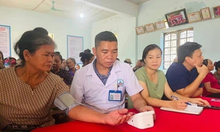 Nhịp cầu nhân văn: Đưa y tế vượt núi, băng rừng đến với đồng bào vùng cao xứ Nghệ