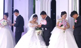 Cô dâu chú rể được tặng nhẫn vàng tại Lễ cưới tập thể