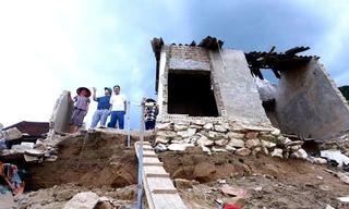 Người dân miền núi Nghệ An bất an vì sạt lở đất