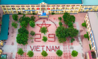 Thiếu nhi Nghệ An xếp hình đẹp mắt mừng Quốc khánh 2/9