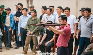 Kéo co, bắn nỏ ở lễ hội Hoa Gạo