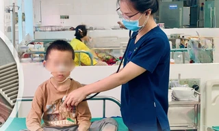Uống nhầm bột thông cống, bé 8 tuổi ở Nghệ An bị bỏng nặng thực quản