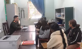 Giải cứu 3 nữ sinh 15 tuổi khỏi bẫy 'việc nhẹ lương cao'