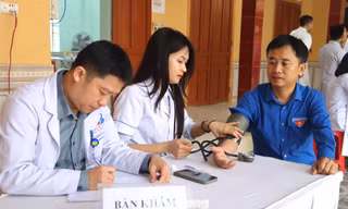 Hàng trăm người dân ở Nghệ An được khám tầm soát ung thư miễn phí