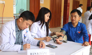 Hàng trăm người dân ở Nghệ An được khám tầm soát ung thư miễn phí