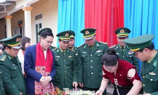 'Xuân Biên phòng ấm lòng dân bản' lan tỏa hơi ấm Tết nơi phên dậu Tổ quốc
