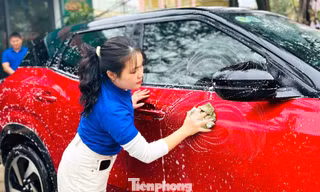 Bạn trẻ xứ Nghệ rửa xe, bán cà phê gây quỹ từ thiện