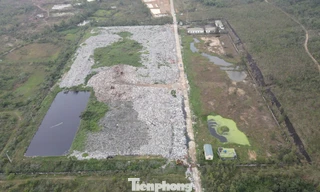 Khu xử lý rác thải xã Hồng Lộc (tỉnh Hà Tĩnh), rơi vào tình trạng quá tải, khiến hàng nghìn tấn rác tồn đọng.