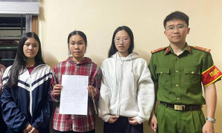 Nhặt được 5 chỉ vàng, hai nữ sinh trình báo công an