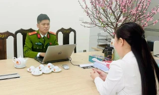 Công an làm việc với vợ chồng chủ ô tô đỗ chắn ngõ nhỏ, thách thức ‘phạt 100 triệu đồng cũng không sao’