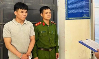 Nghi phạm buôn ma túy lẩn trong rừng, bơi qua sông để bỏ trốn song không thoát 