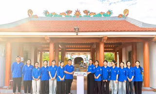 Một địa điểm di tích lịch sử được thiết kế bảng mã QR để người dân và du khách dễ dàng tra cứu thông tin.